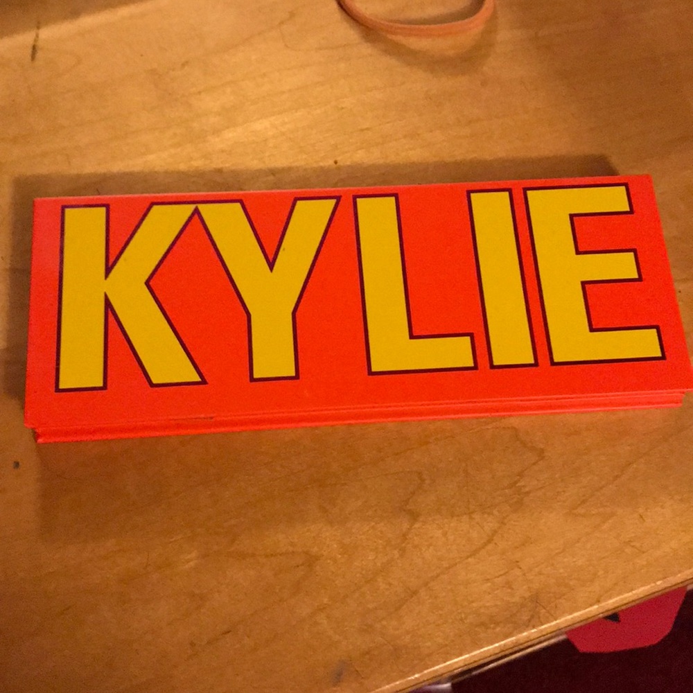 Kylie summer 2018 eyeshadow